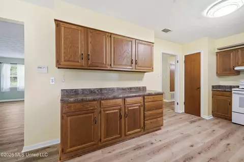 Entry Way - 9260 Pinecrest Dr, Biloxi, MS 39532 photo 1 of 2
