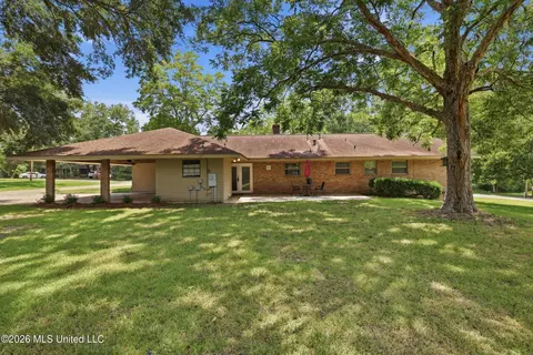 Exterior - 9260 Pinecrest Dr, Biloxi, MS 39532 photo 4 of 8