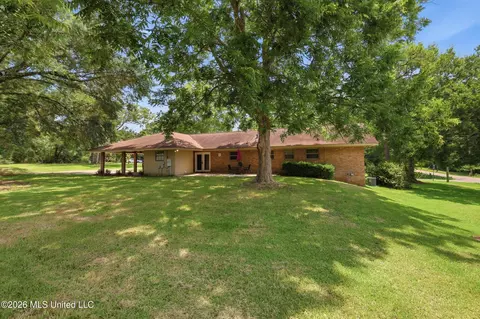 Exterior - 9260 Pinecrest Dr, Biloxi, MS 39532 photo 5 of 8