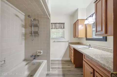Bath - 9260 Pinecrest Dr, Biloxi, MS 39532 photo 2 of 5