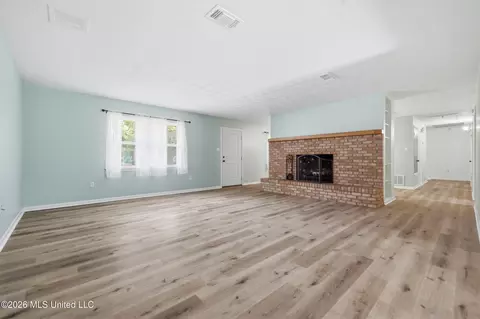 Living - 9260 Pinecrest Dr, Biloxi, MS 39532 photo 3 of 13