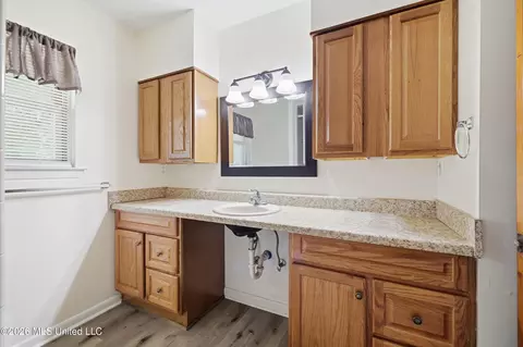 Bath - 9260 Pinecrest Dr, Biloxi, MS 39532 photo 3 of 5