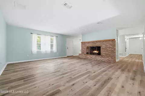 Living - 9260 Pinecrest Dr, Biloxi, MS 39532 photo 4 of 13