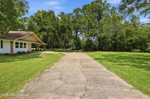 Exterior - 9260 Pinecrest Dr, Biloxi, MS 39532 photo 2 of 8