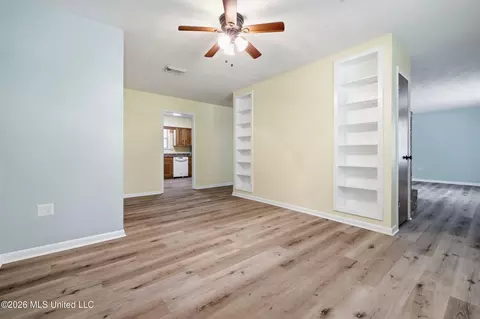 Living - 9260 Pinecrest Dr, Biloxi, MS 39532 photo 11 of 13