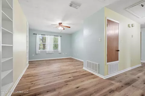 Living - 9260 Pinecrest Dr, Biloxi, MS 39532 photo 9 of 13