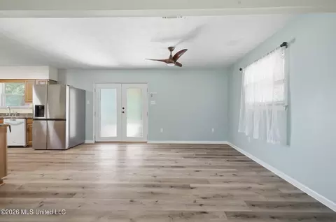 Living - 9260 Pinecrest Dr, Biloxi, MS 39532 photo 6 of 13