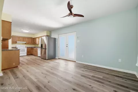 Living - 9260 Pinecrest Dr, Biloxi, MS 39532 photo 8 of 13