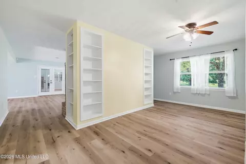 Living - 9260 Pinecrest Dr, Biloxi, MS 39532 photo 12 of 13
