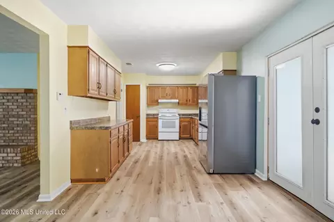 Kitchen - 9260 Pinecrest Dr, Biloxi, MS 39532 photo 1 of 3