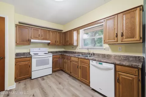 Kitchen - 9260 Pinecrest Dr, Biloxi, MS 39532 photo 2 of 3