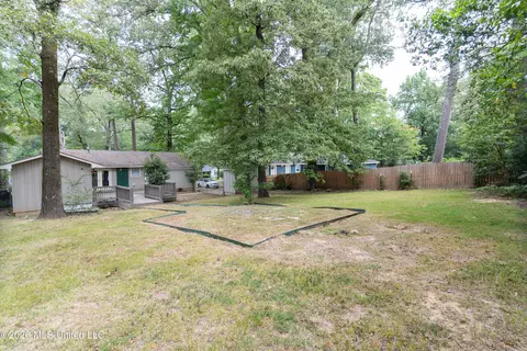 Exterior - 4516 Meadowridge Dr, Jackson, MS 39206 photo 4 of 6