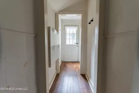 Entry Way - 4516 Meadowridge Dr, Jackson, MS 39206 photo 4 of 4