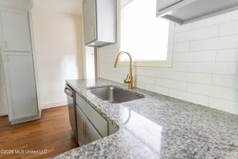 Kitchen - 4516 Meadowridge Dr, Jackson, MS 39206 photo 2 of 4