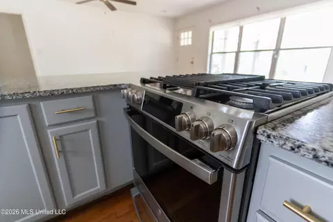 Kitchen - 4516 Meadowridge Dr, Jackson, MS 39206 photo 3 of 4
