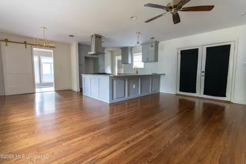 Living - 4516 Meadowridge Dr, Jackson, MS 39206 photo 2 of 5