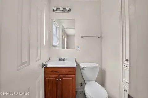 Bath - 1601 Maria Dr, Jackson, MS 39204 photo 1 of 2