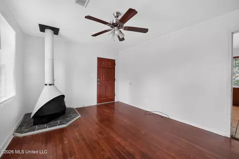 Living - 1601 Maria Dr, Jackson, MS 39204 photo 1 of 3