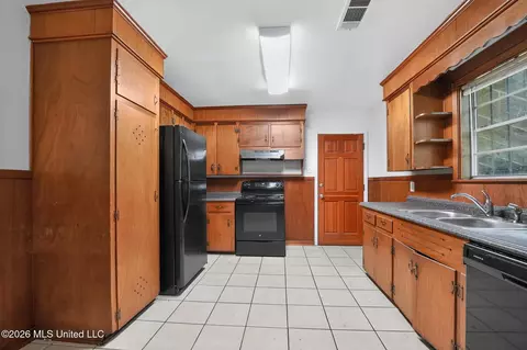 Kitchen - 1601 Maria Dr, Jackson, MS 39204 photo 1 of 1