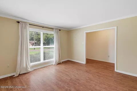 Living - 71 Crossgates Dr, Brandon, MS 39042 photo 2 of 6