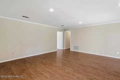 Living - 71 Crossgates Dr, Brandon, MS 39042 photo 4 of 6