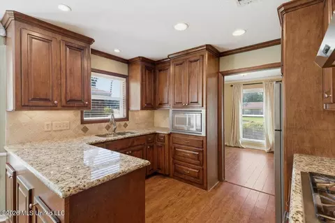 Kitchen - 71 Crossgates Dr, Brandon, MS 39042 photo 1 of 4