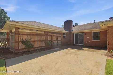 Exterior - 71 Crossgates Dr, Brandon, MS 39042 photo 3 of 8