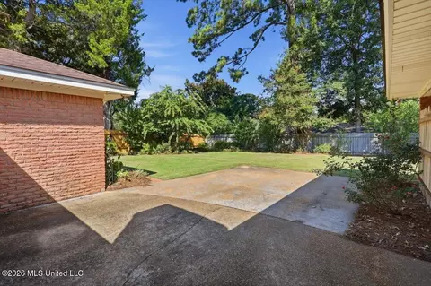 Exterior - 71 Crossgates Dr, Brandon, MS 39042 photo 2 of 8