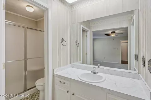 Bath - 71 Crossgates Dr, Brandon, MS 39042 photo 1 of 3