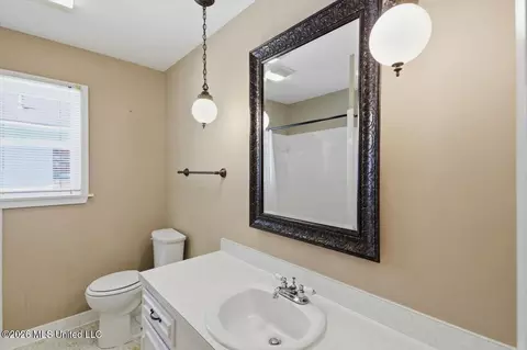 Bath - 71 Crossgates Dr, Brandon, MS 39042 photo 3 of 3