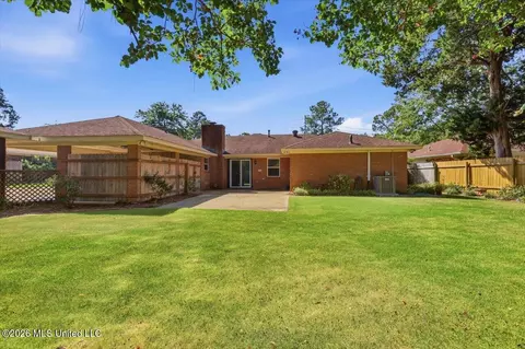 Exterior - 71 Crossgates Dr, Brandon, MS 39042 photo 4 of 8