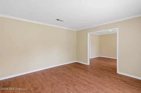 Living - 71 Crossgates Dr, Brandon, MS 39042 photo 1 of 6