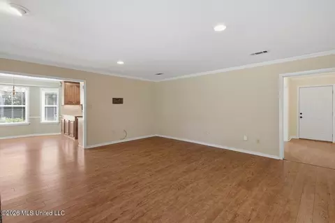 Living - 71 Crossgates Dr, Brandon, MS 39042 photo 6 of 6