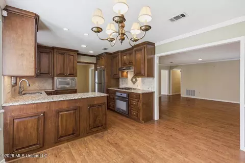 Kitchen - 71 Crossgates Dr, Brandon, MS 39042 photo 4 of 4