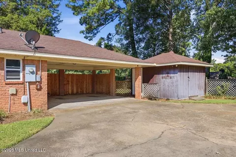 Exterior - 71 Crossgates Dr, Brandon, MS 39042 photo 8 of 8