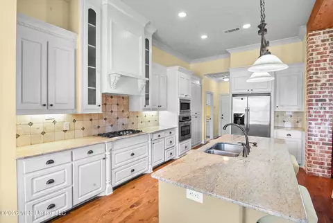 Kitchen - 144 Amethyst Dr, Brandon, MS 39047 photo 2 of 4