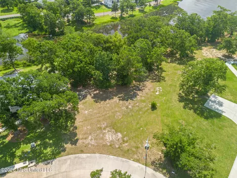 Savannah Estates Boulevard, Biloxi, MS 39532 photo 2