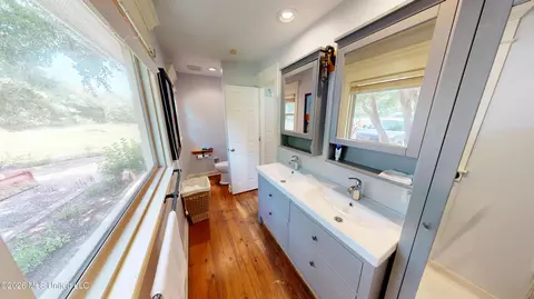 Bath - 4860 Gitter Rd, Hernando, MS 38632 photo 2 of 4