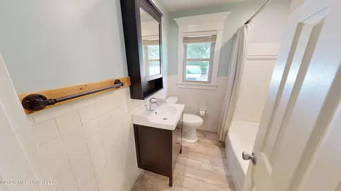 Bath - 4860 Gitter Rd, Hernando, MS 38632 photo 3 of 4