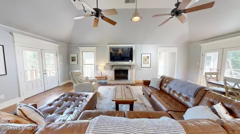 Living - 4860 Gitter Rd, Hernando, MS 38632 photo 2 of 3