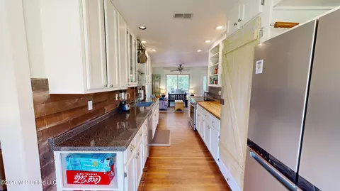 Kitchen - 4860 Gitter Rd, Hernando, MS 38632 photo 4 of 4