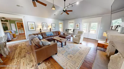 Living - 4860 Gitter Rd, Hernando, MS 38632 photo 1 of 3