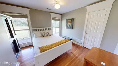 Bedroom - 4860 Gitter Rd, Hernando, MS 38632 photo 2 of 3