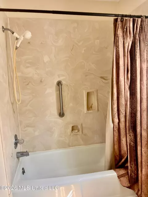 Bath - 321 Odom Rd, Hernando, MS 38632 photo 1 of 2