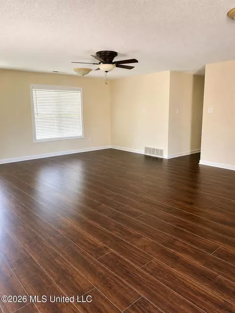 Living - 321 Odom Rd, Hernando, MS 38632 photo 3 of 3