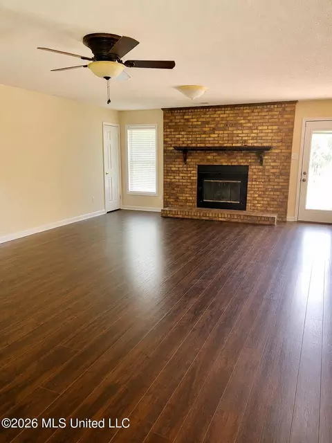 Living - 321 Odom Rd, Hernando, MS 38632 photo 1 of 3