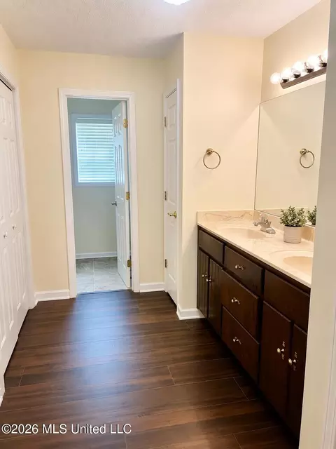 Bath - 321 Odom Rd, Hernando, MS 38632 photo 2 of 2