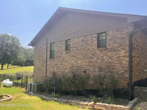 Exterior - 321 Odom Rd, Hernando, MS 38632 photo 2 of 7