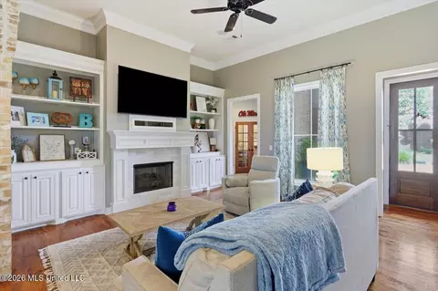 Living - 218 Emerald Cir, Brandon, MS 39047 photo 2 of 2