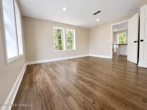 Living - 520 1st St, Magee, MS 39111 photo 7 of 8